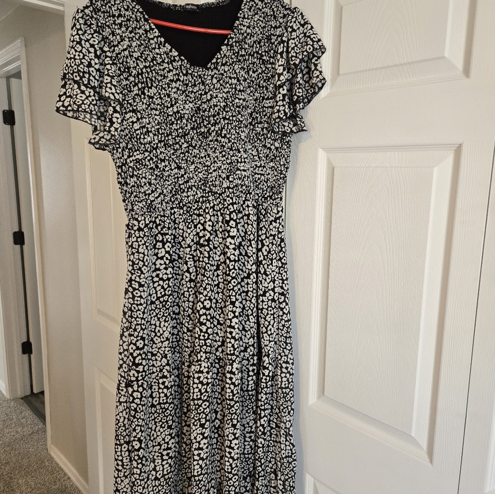 Black and White Flutter Sleeve V-Neck Maxi Sundress